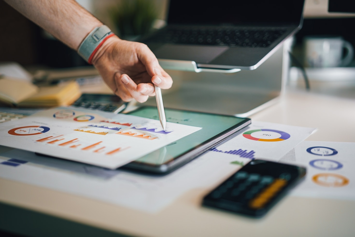 The Role of Discretion in Online Reputation Control